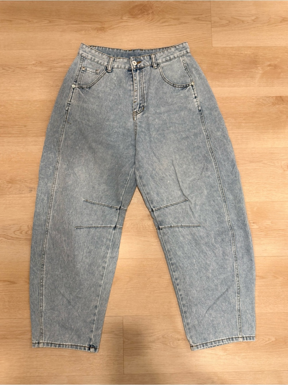High-Waisted Light Wash Denim Barel Jeans Sz 6